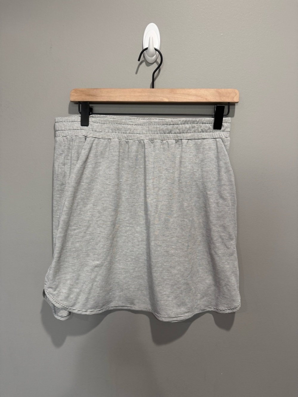 Toad&Co Size Medium Gray/White‎ Striped Mini skirt